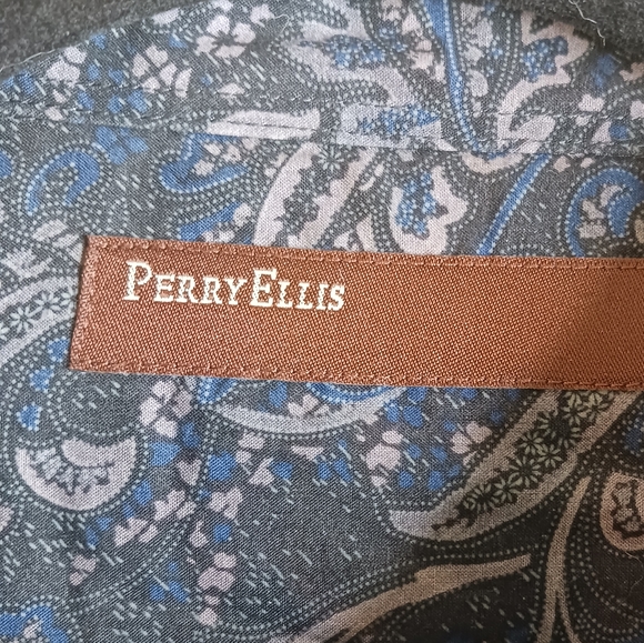 Perry Ellis button down - Picture 2 of 4